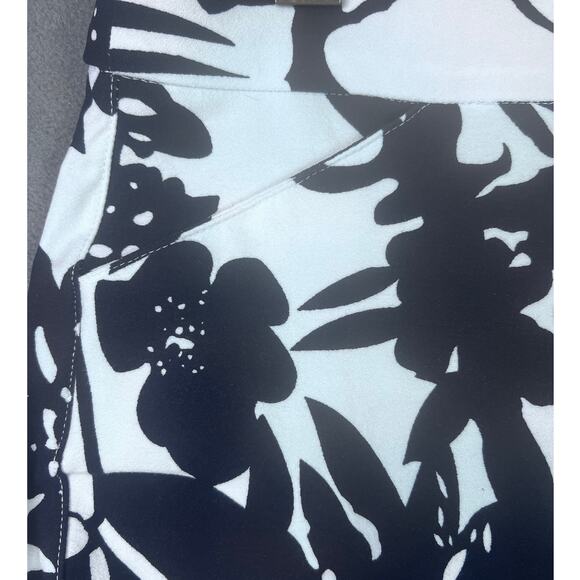 Chico's Traveler's Ankle Pants Size 1 (8-M) Blue White Tropical Floral Crepe - Picture 3 of 7